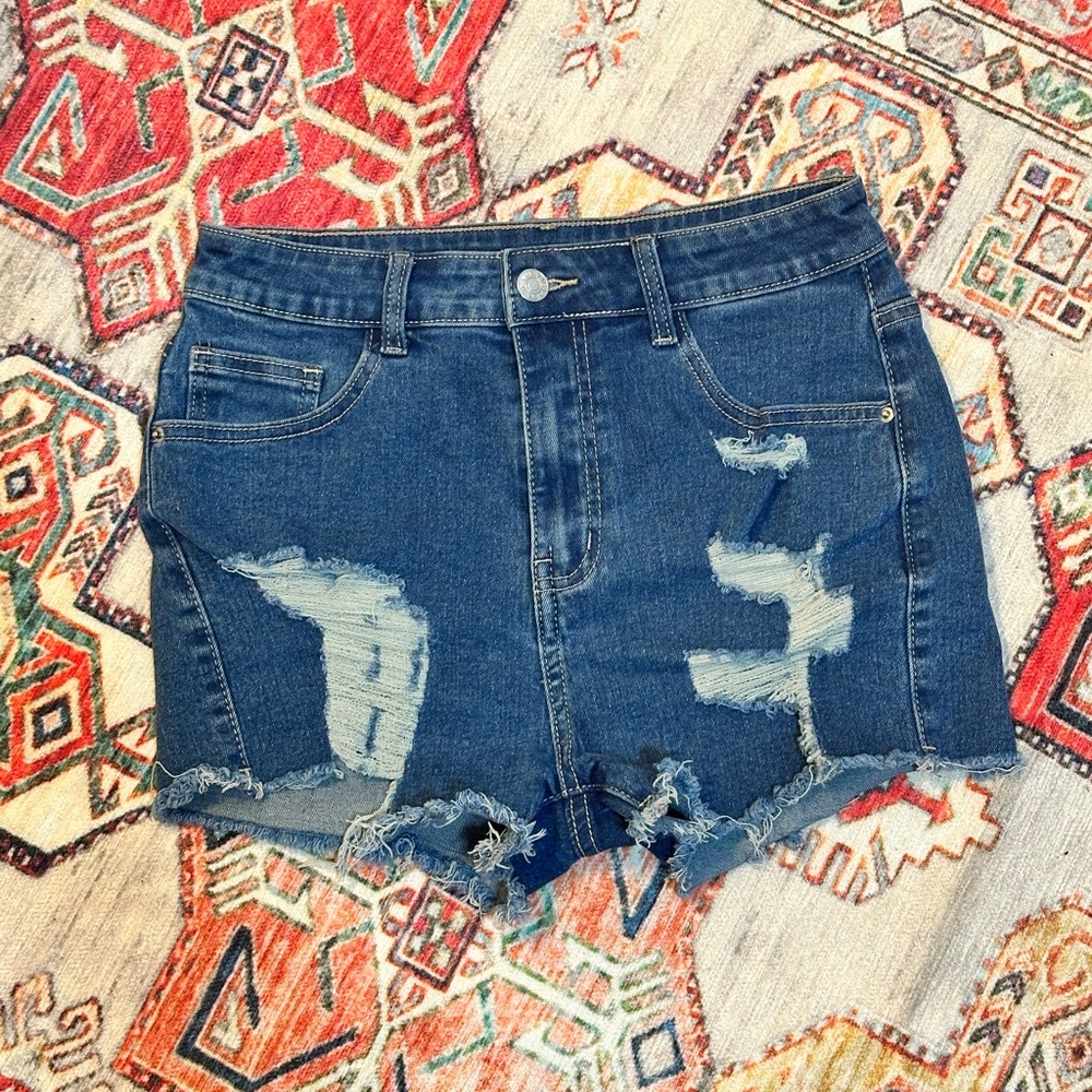 SHEIN Distressed Denim Cutoff Shorts – Medium (US 6 / EU 38)
